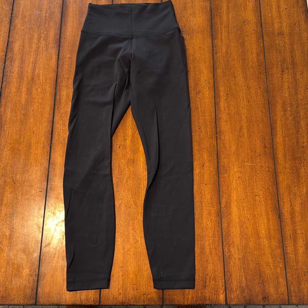 Lululemon Black Wunder Train Contour Size 4 Legging - 25 inseam